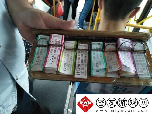 "墨"守成规-公交售票员"潮"玩法引爆眼球！
