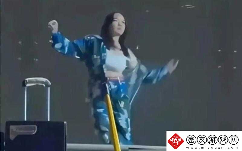 军训中惊喜：大白兔蹦出来啦