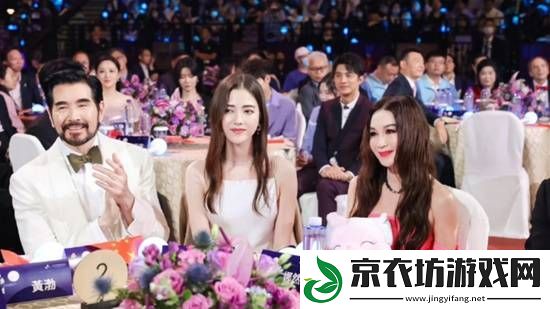 两代“妲己”同框!温碧霞晒与娜然红毯合影