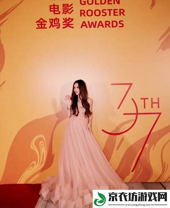两代“妲己”同框!温碧霞晒与娜然红毯合影