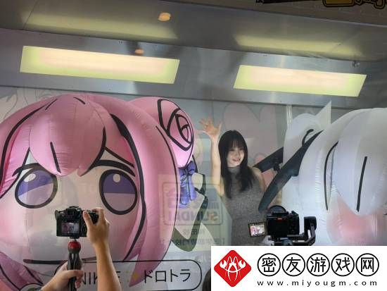 伊织萌妮姬线下活动新图！修身长裙媚眼如丝