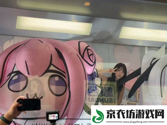 伊织萌妮姬线下活动新图！修身长裙媚眼如丝