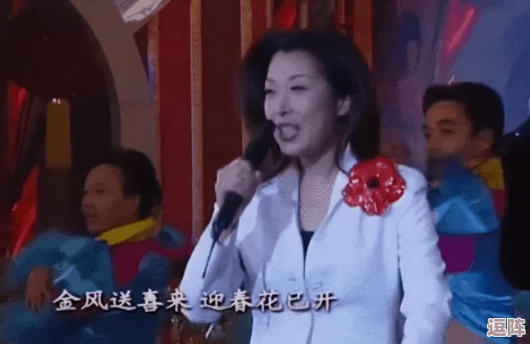 麻花豆剧国产mv在视频中展现了独特的艺术风格与文化内涵