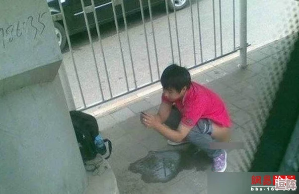 男生捡到女同桌跳蛋的开关-意外事件引发全班哄堂大笑-尴尬瞬间令她面红耳赤！