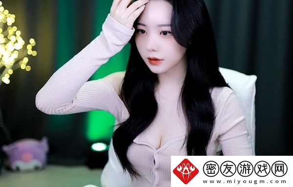 一个在上吃一个在下面敷面膜：情侣间的甜蜜声音