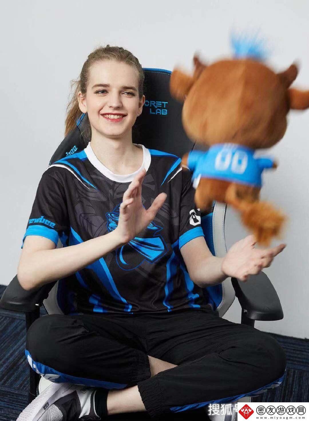 “俄妹CSGO”：电竞界的麻辣时尚秀