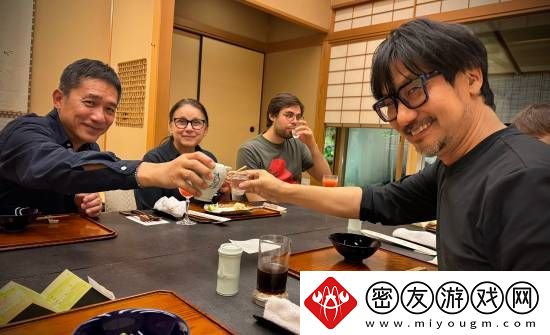 梦幻会面！梁朝伟造访小岛秀夫公司