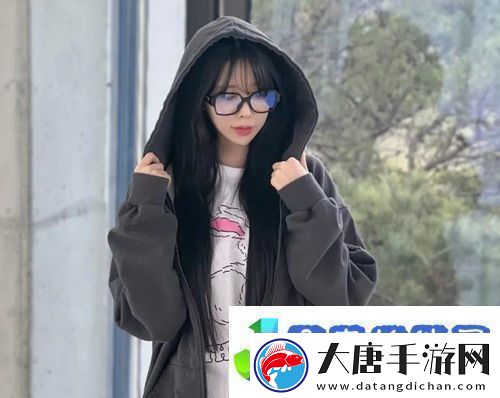 免费站在线观看人数最多的第一集引发热议-友评论：真是让我笑到肚子疼！